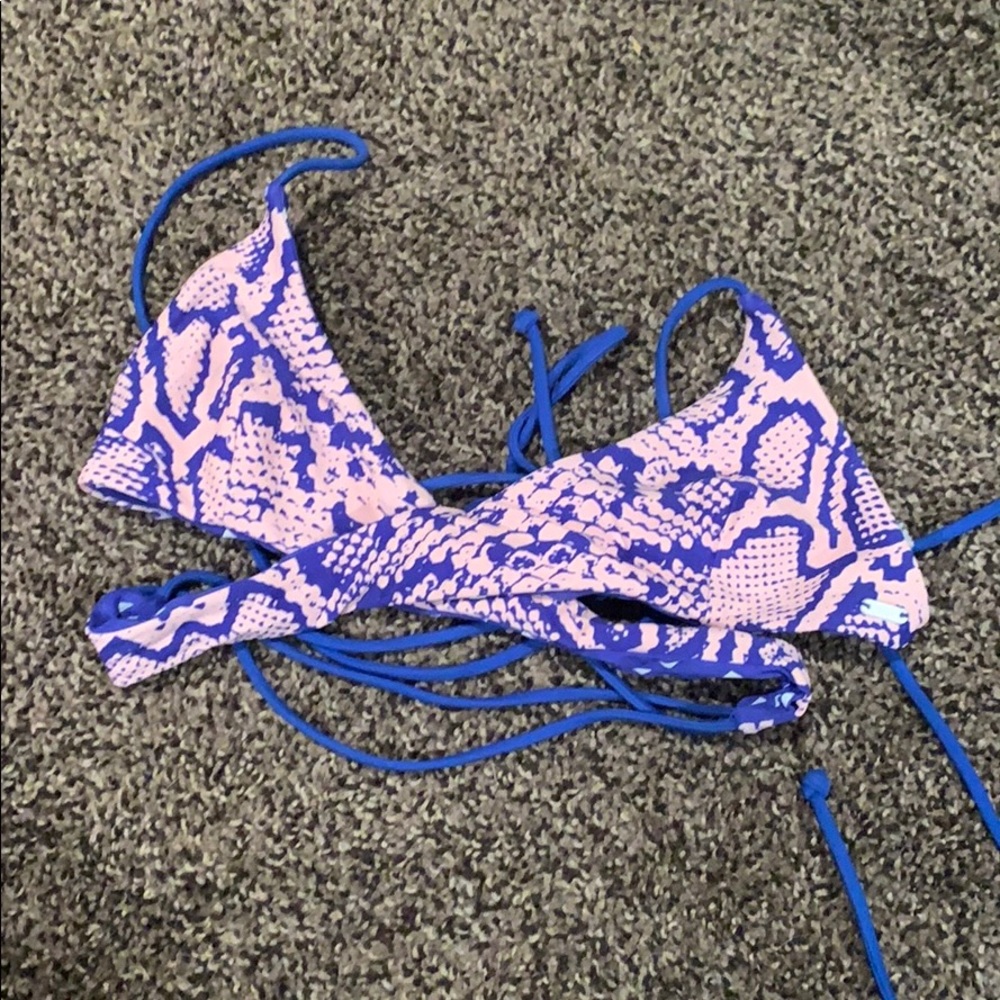 Reversible rip curl bikini top